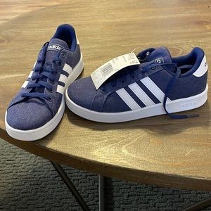 New Boys Adidas Grand Court Navy shoes size 2.5